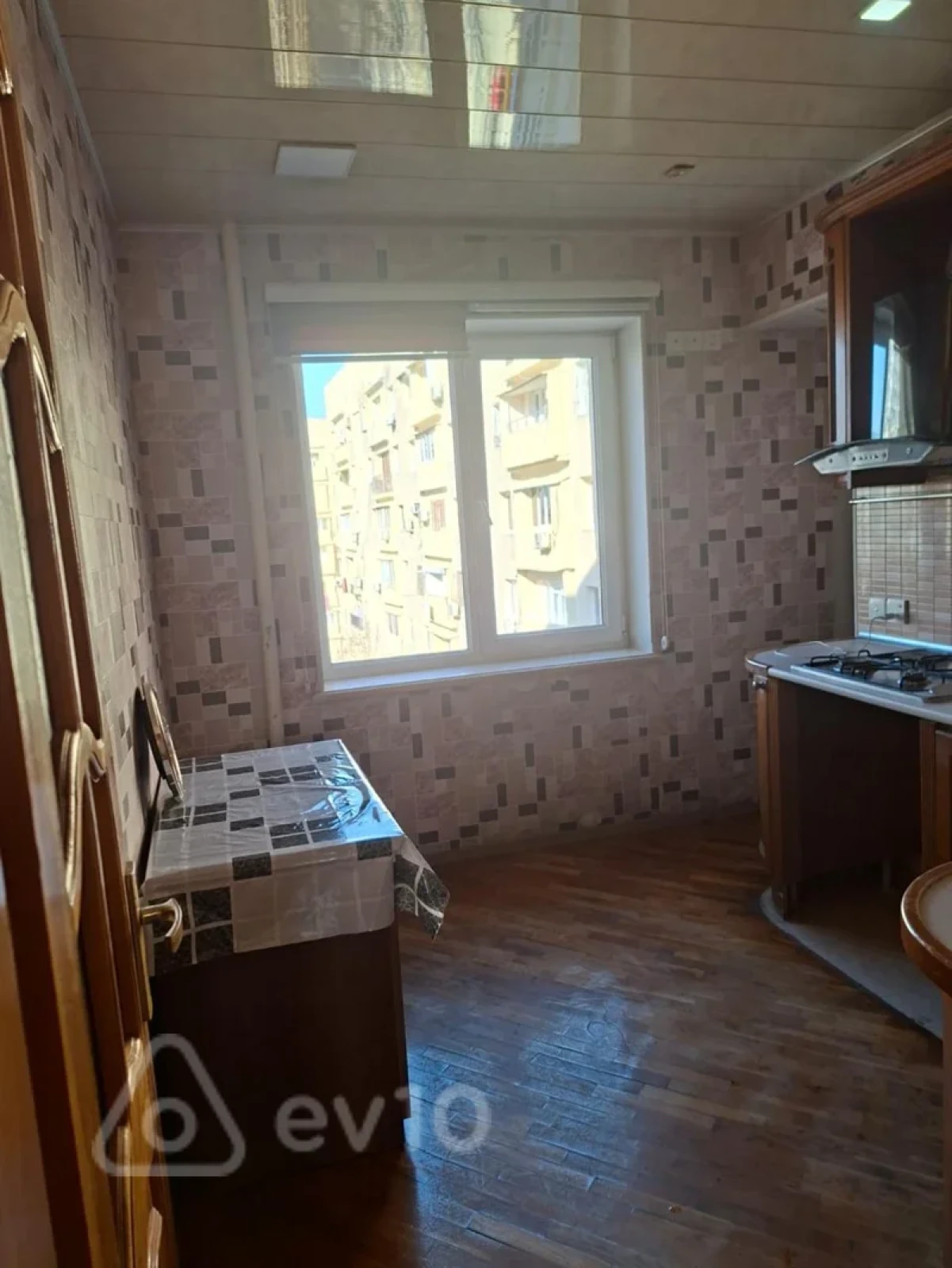 Kirayə verilir 4 otaqlı köhnə tikili 110 m²