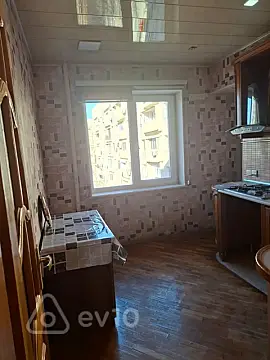 Kirayə verilir 4 otaqlı köhnə tikili 110 m²