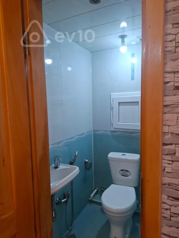 Kirayə verilir 4 otaqlı köhnə tikili 110 m²