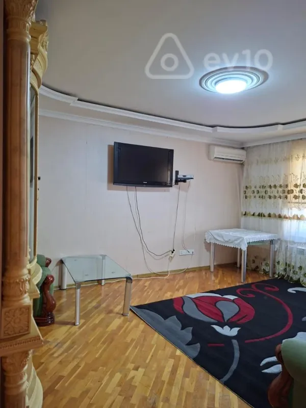 Kirayə verilir 4 otaqlı köhnə tikili 110 m²