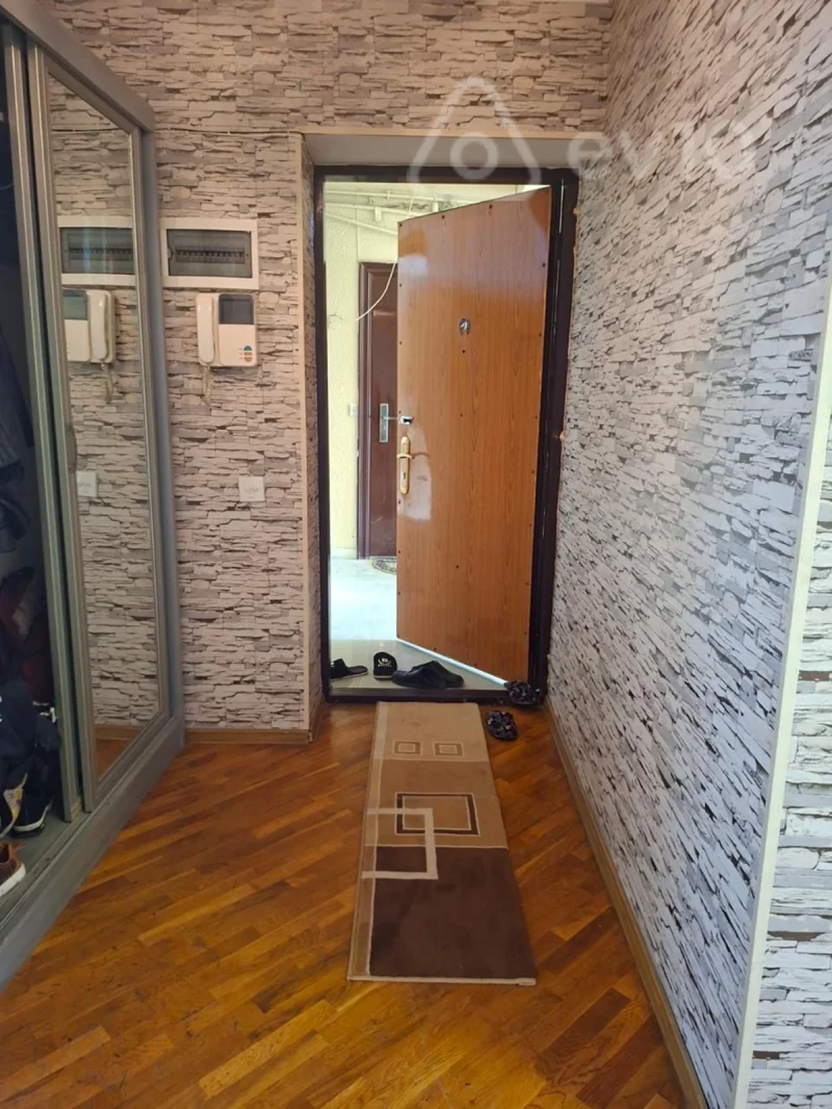 Kirayə verilir 4 otaqlı köhnə tikili 110 m²