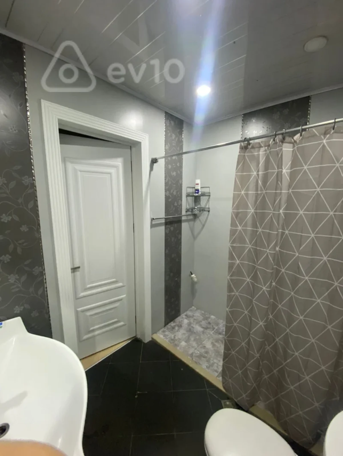 Kirayə verilir 3 otaqlı yeni tikili 128 m²