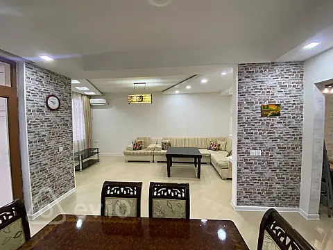 Kirayə verilir 3 otaqlı yeni tikili 128 m²