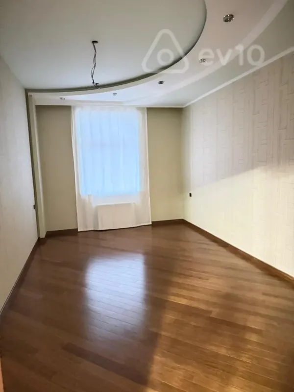 Kirayə verilir 3 otaqlı yeni tikili 180 m²