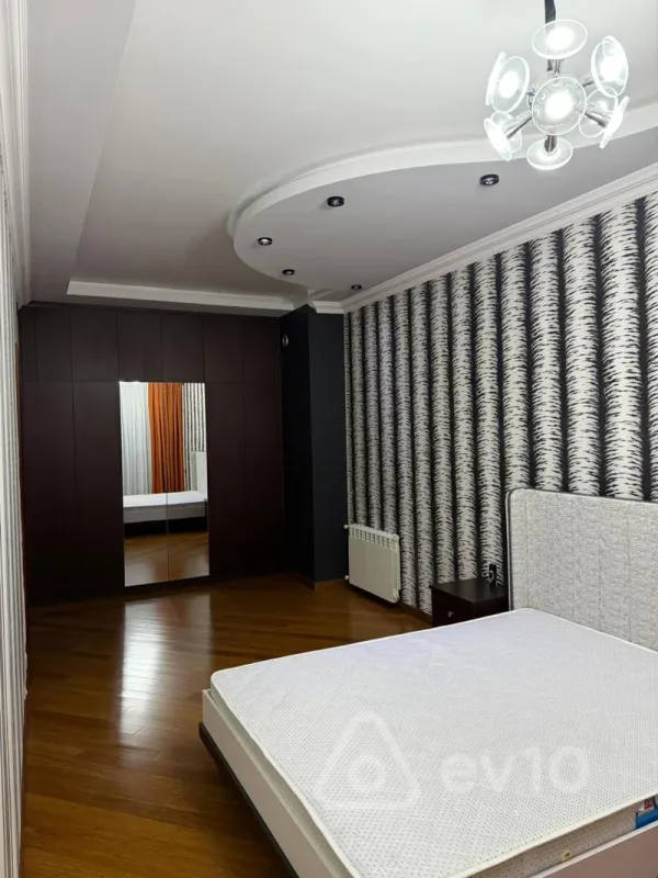 Kirayə verilir 3 otaqlı yeni tikili 180 m²