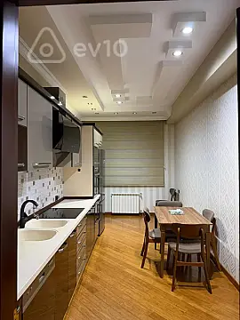 Kirayə verilir 3 otaqlı yeni tikili 180 m²
