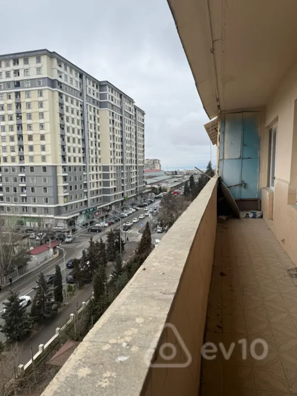 Satılır 4 otaqlı köhnə tikili 100 m²