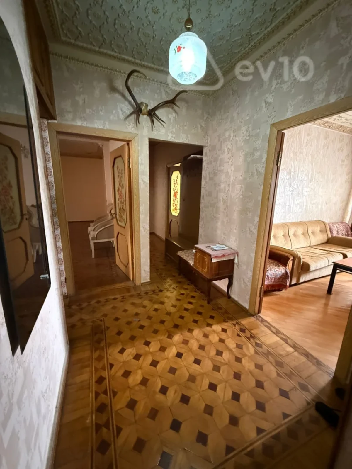 Satılır 4 otaqlı köhnə tikili 100 m²