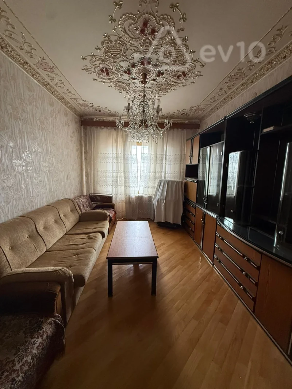 Satılır 4 otaqlı köhnə tikili 100 m²