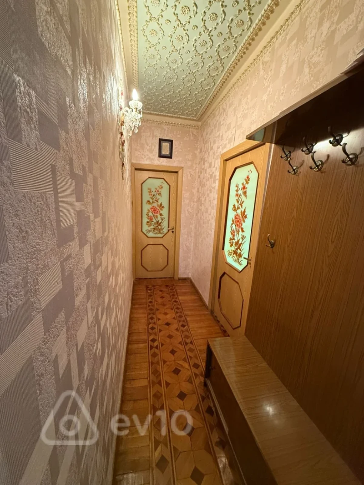 Satılır 4 otaqlı köhnə tikili 100 m²