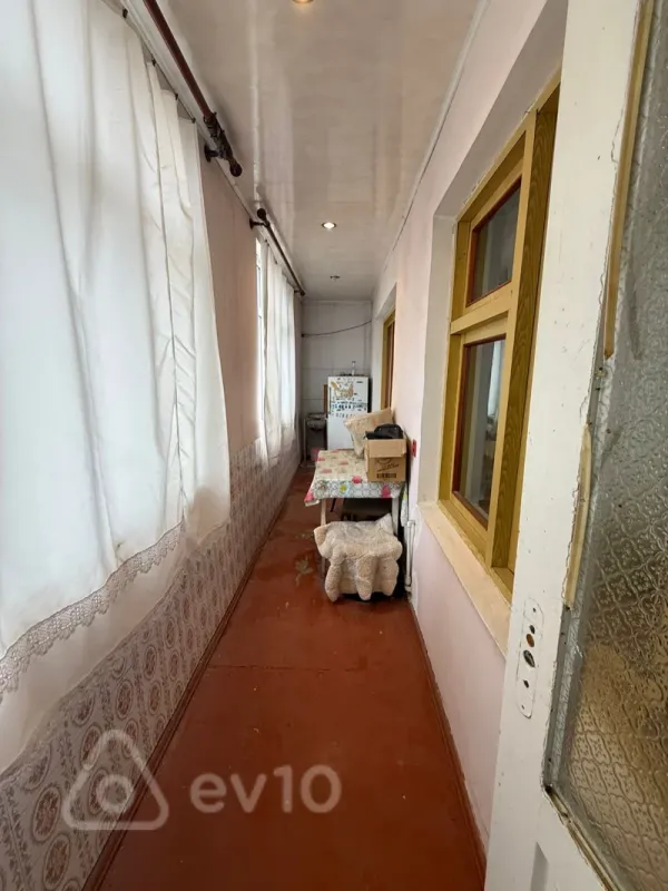 Satılır 4 otaqlı köhnə tikili 100 m²