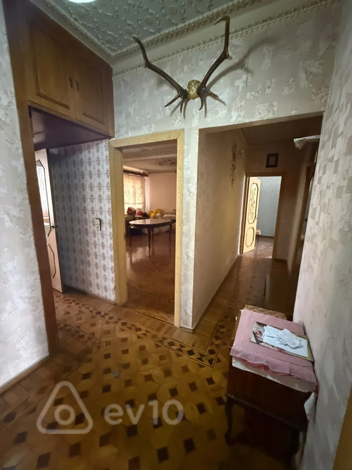 Satılır 4 otaqlı köhnə tikili 100 m²