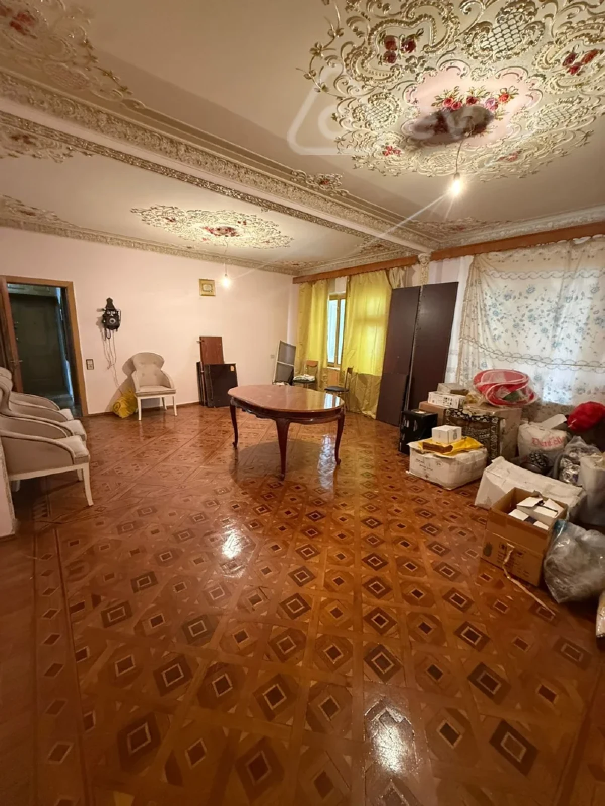 Satılır 4 otaqlı köhnə tikili 100 m²