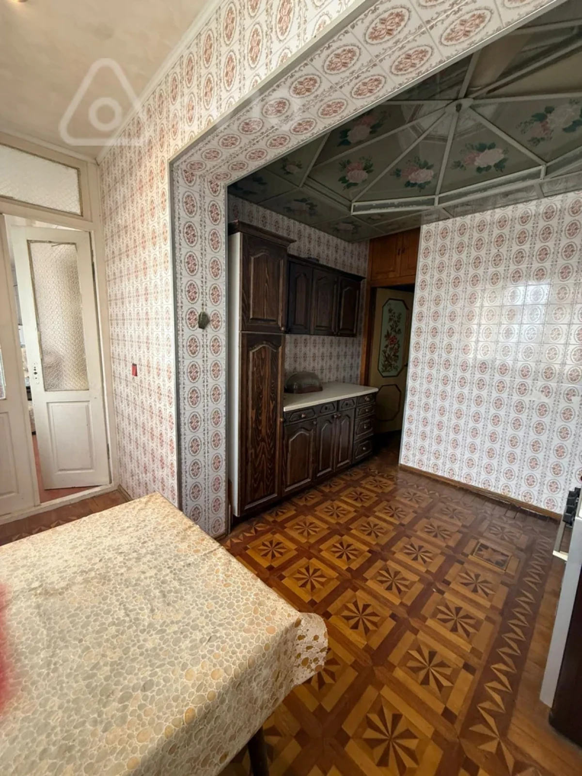 Satılır 4 otaqlı köhnə tikili 100 m²