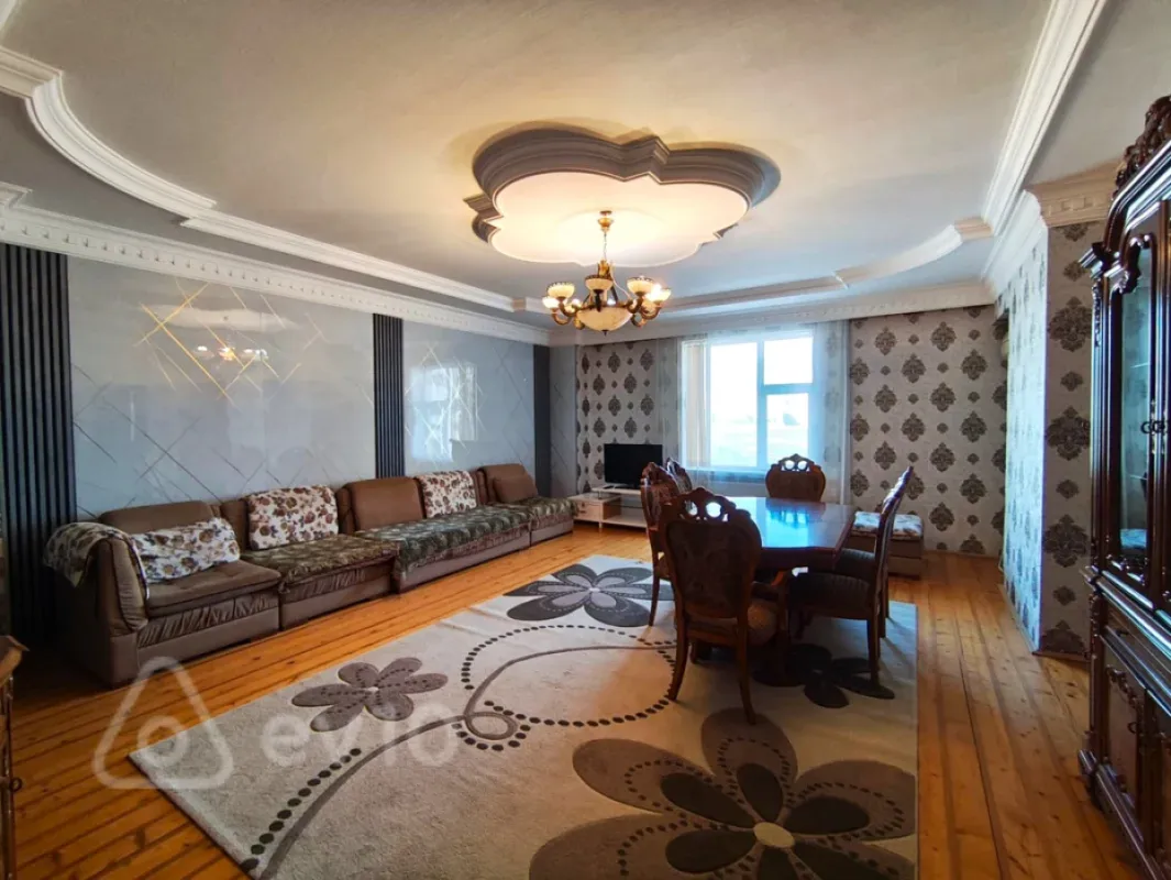 Kirayə verilir 3 otaqlı yeni tikili 150 m²