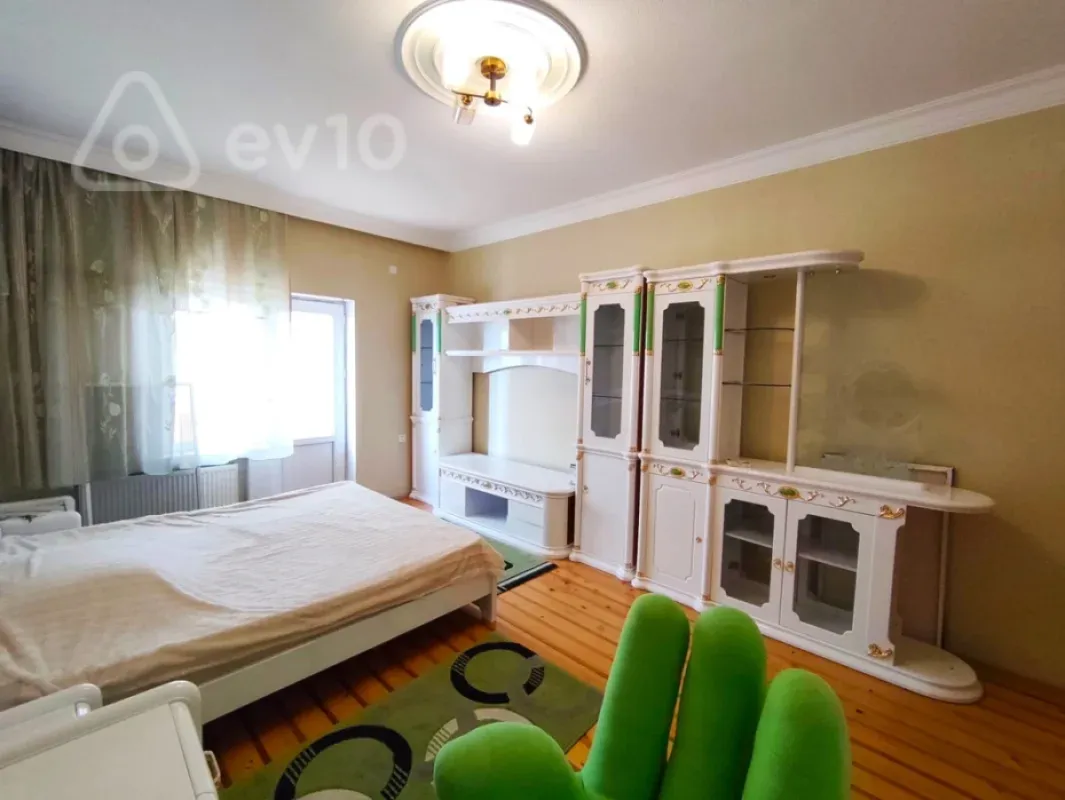 Kirayə verilir 3 otaqlı yeni tikili 150 m²