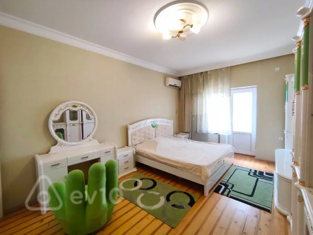 Kirayə verilir 3 otaqlı yeni tikili 150 m²