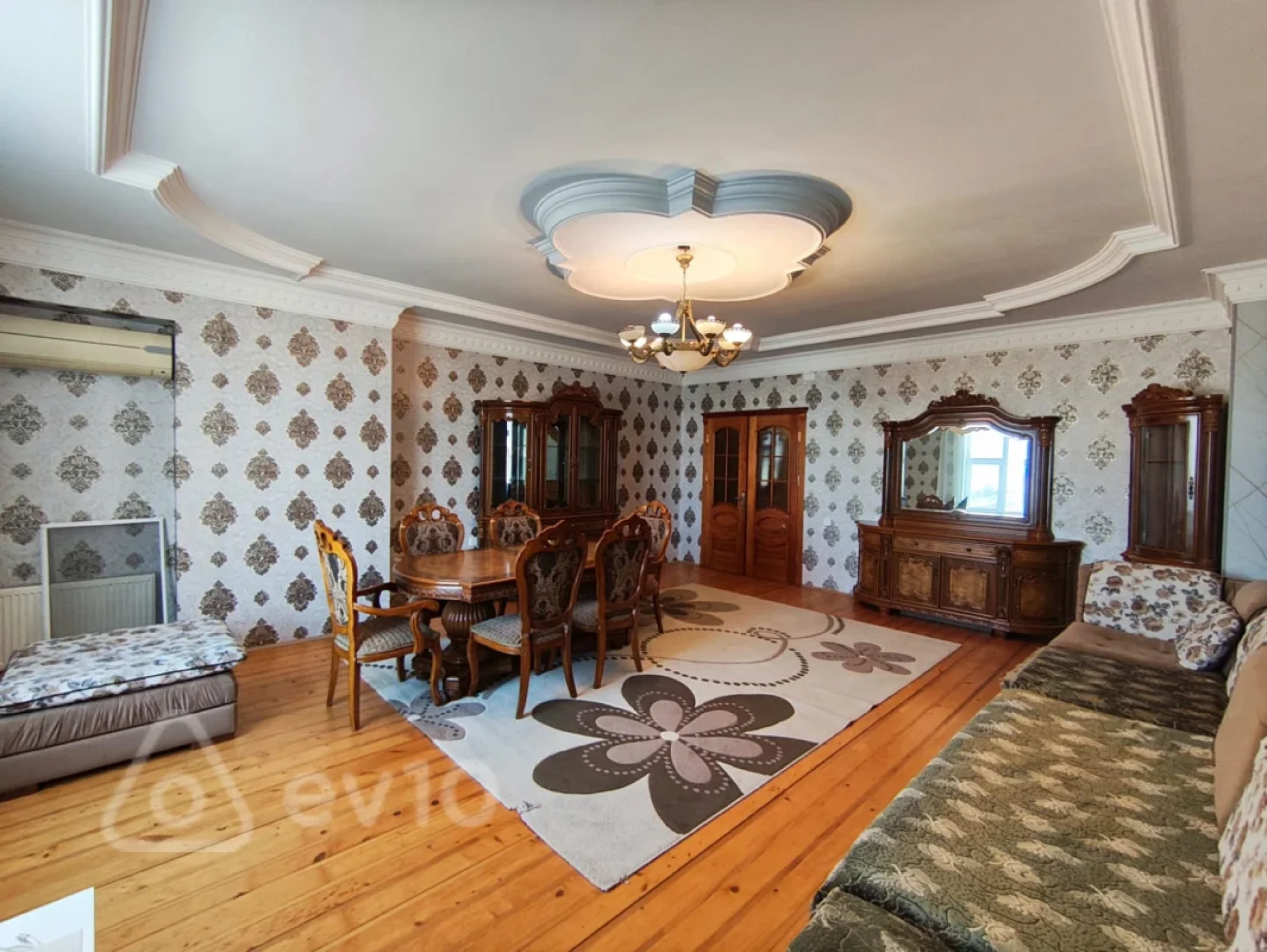 Kirayə verilir 3 otaqlı yeni tikili 150 m²