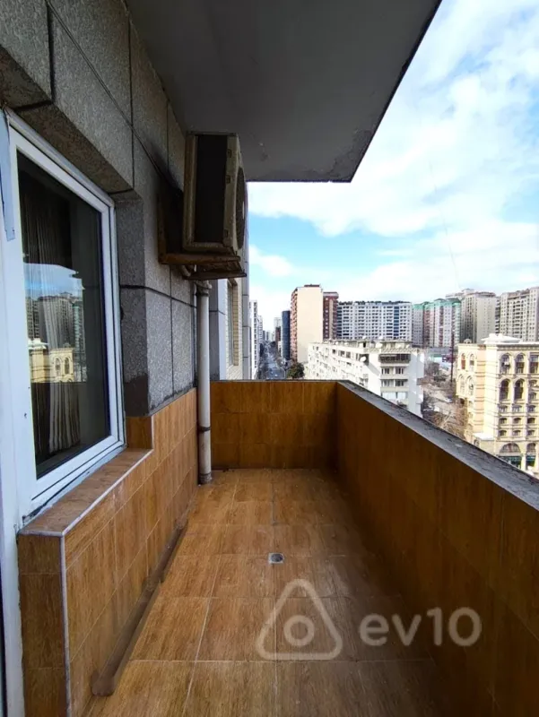 Kirayə verilir 3 otaqlı yeni tikili 150 m²