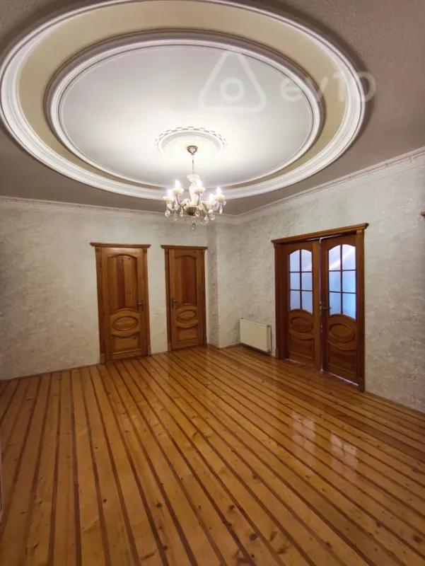 Kirayə verilir 3 otaqlı yeni tikili 150 m²