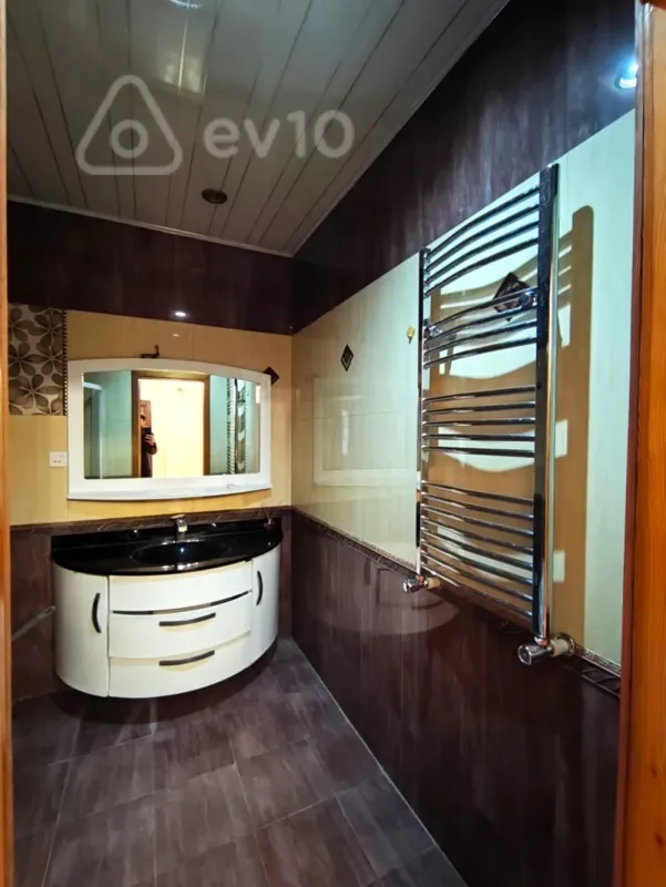 Kirayə verilir 3 otaqlı yeni tikili 150 m²