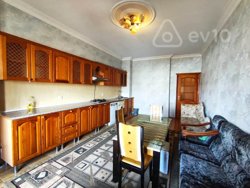 Kirayə verilir 3 otaqlı yeni tikili 150 m²