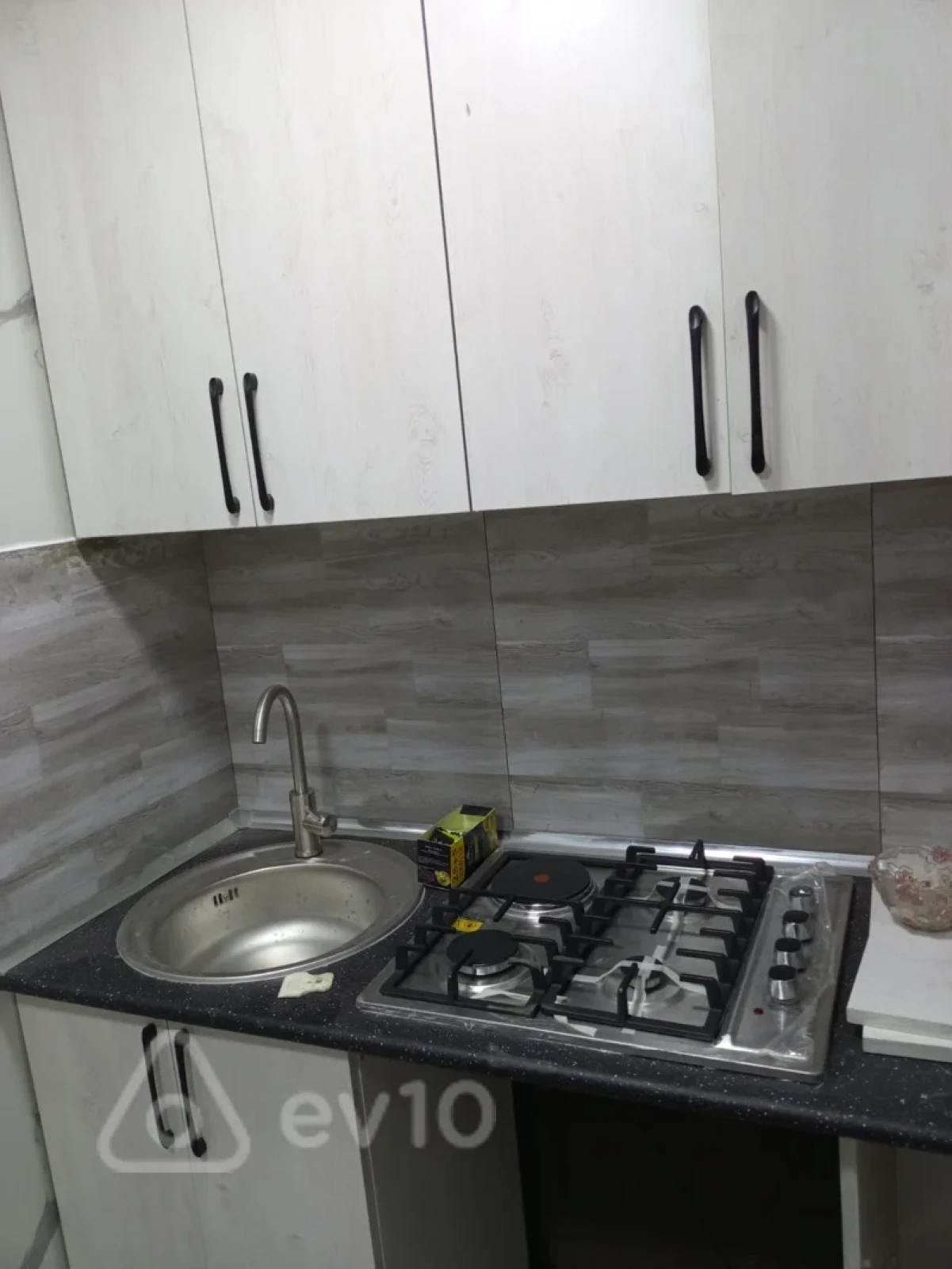 Kirayə verilir 3 otaqlı köhnə tikili 70 m²