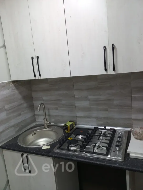 Kirayə verilir 3 otaqlı köhnə tikili 70 m²