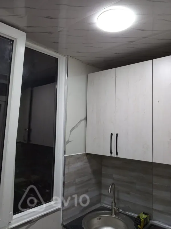 Kirayə verilir 3 otaqlı köhnə tikili 70 m²