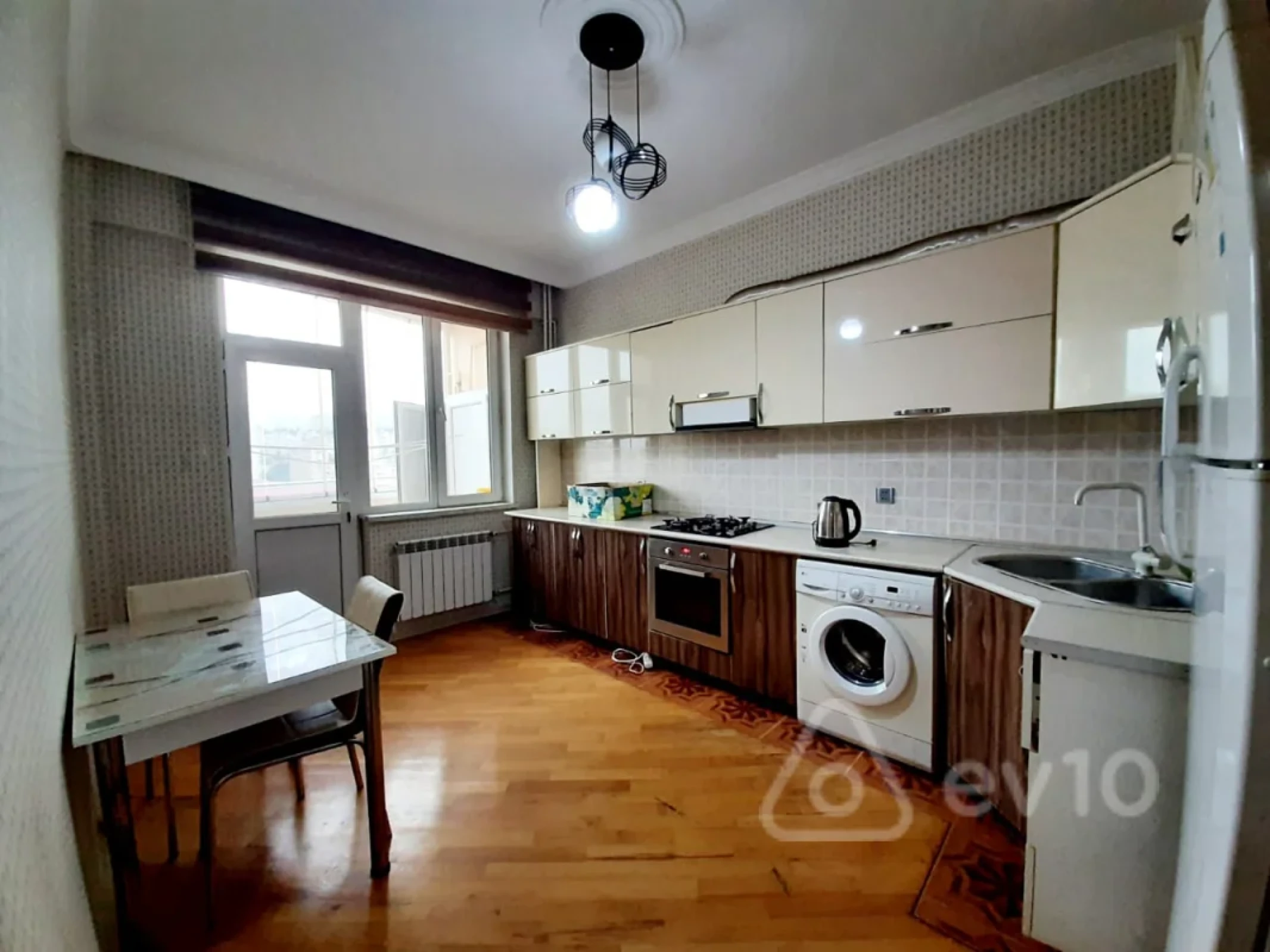 Kirayə verilir 2 otaqlı yeni tikili 70 m²