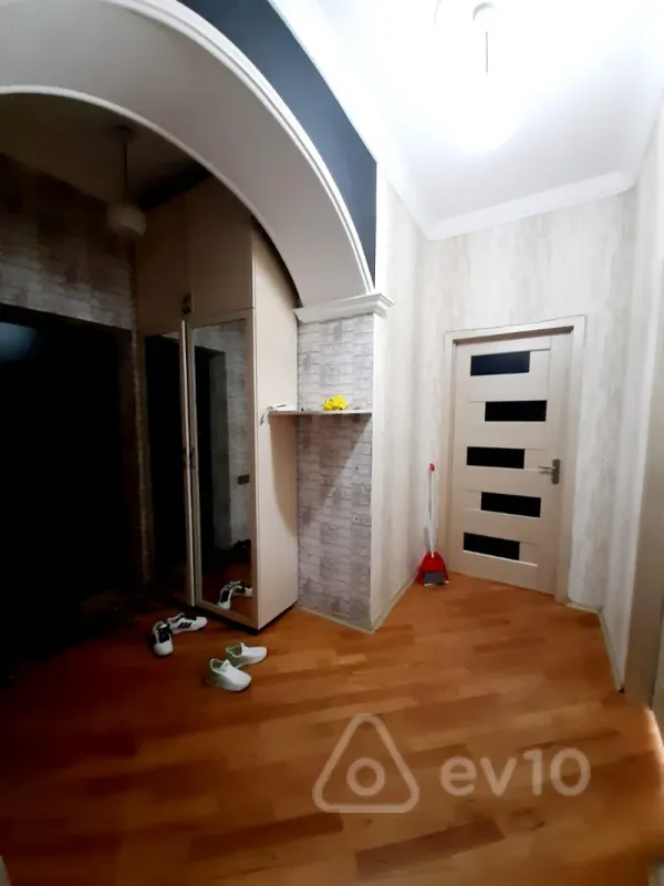 Kirayə verilir 2 otaqlı yeni tikili 70 m²
