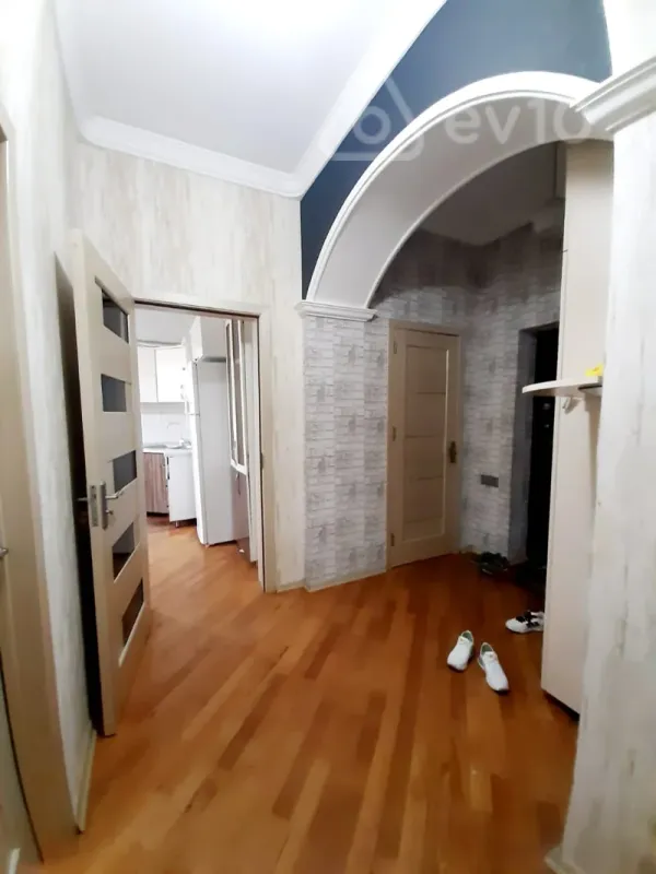 Kirayə verilir 2 otaqlı yeni tikili 70 m²
