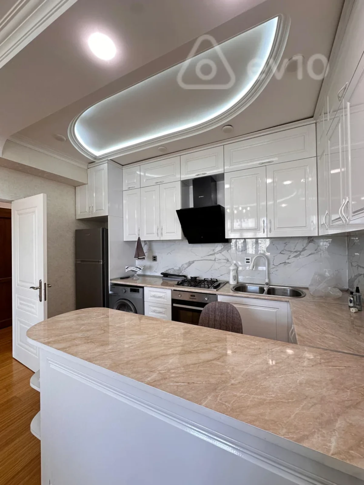 Satılır 2 otaqlı yeni tikili 60 m²