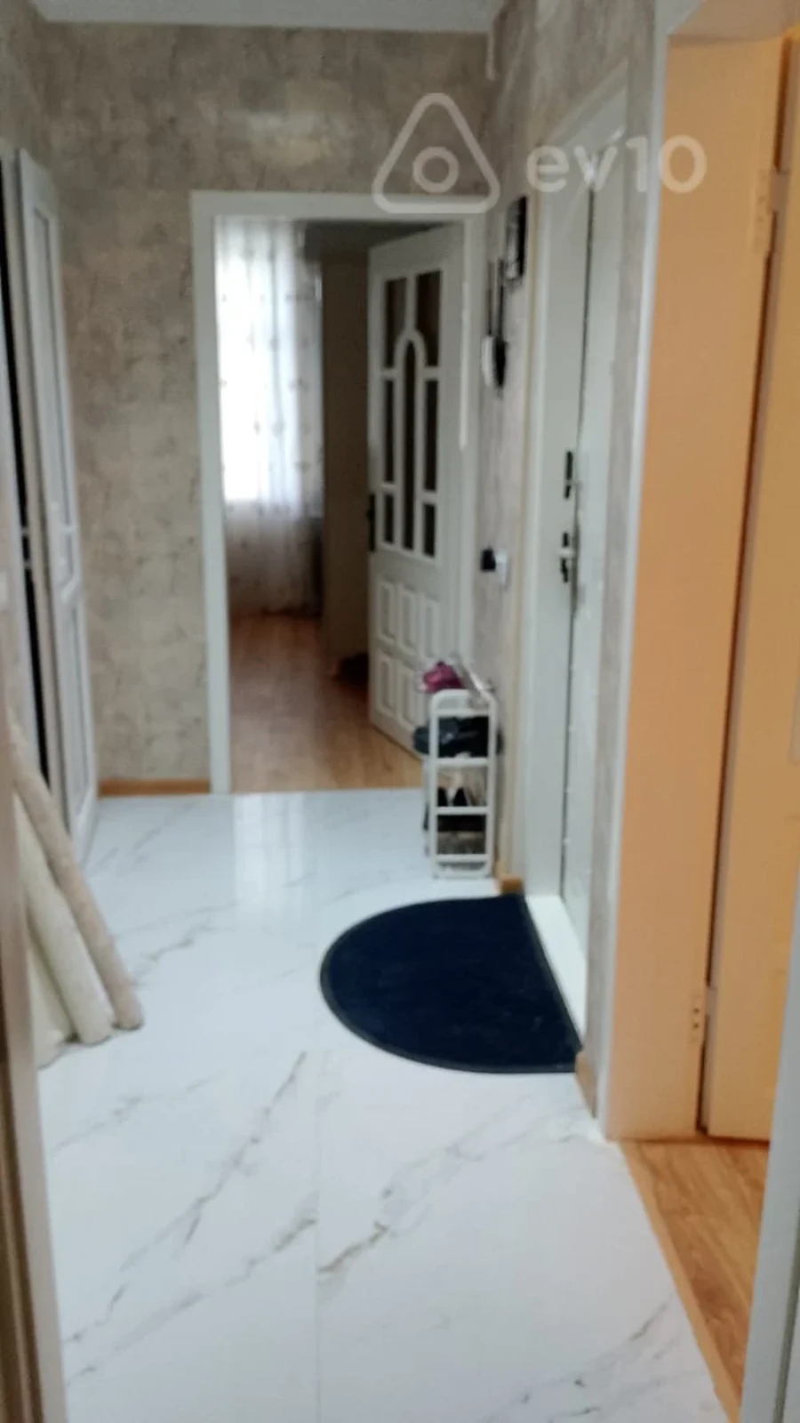 Kirayə verilir 2 otaqlı köhnə tikili 60 m²