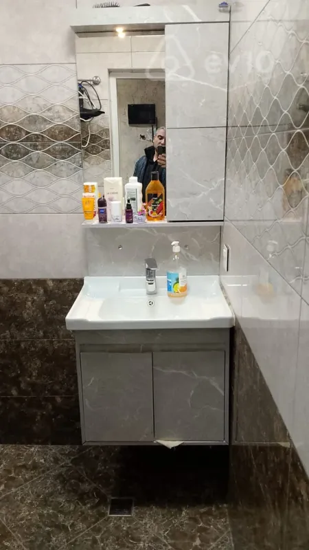 Kirayə verilir 2 otaqlı köhnə tikili 60 m²