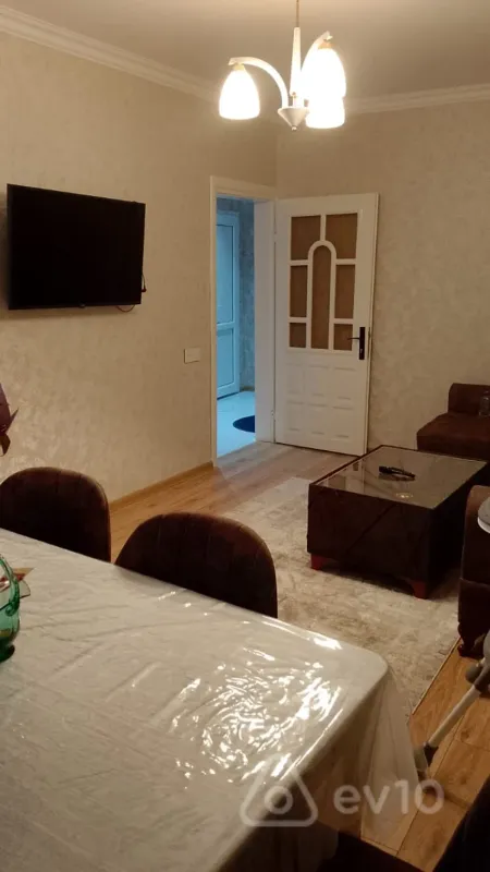 Kirayə verilir 2 otaqlı köhnə tikili 60 m²