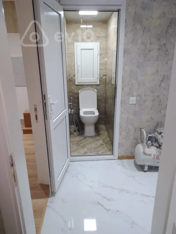 Kirayə verilir 2 otaqlı köhnə tikili 60 m²