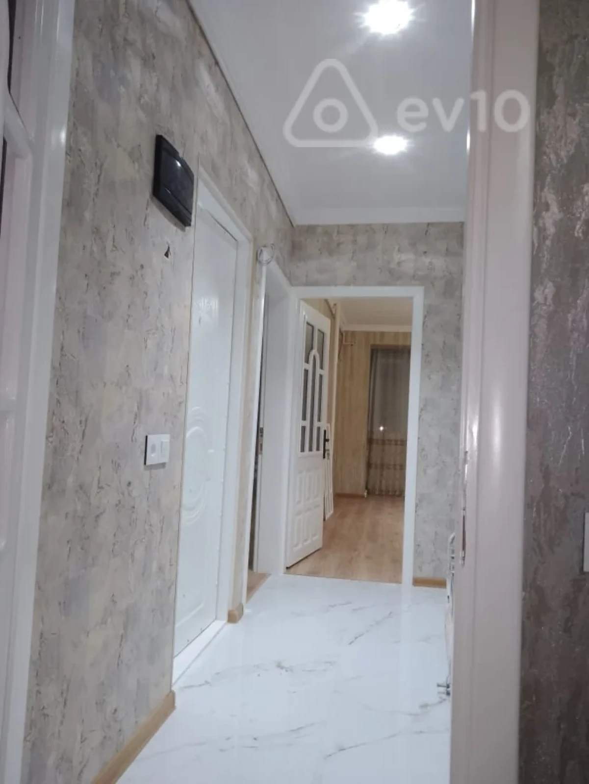 Kirayə verilir 2 otaqlı köhnə tikili 60 m²
