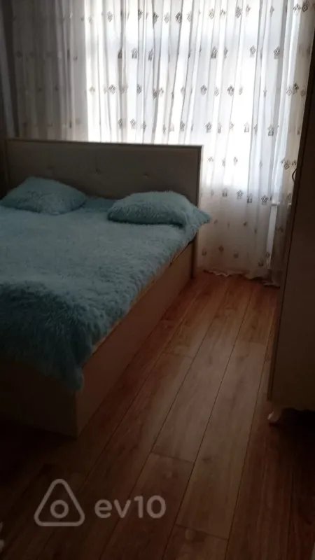 Kirayə verilir 2 otaqlı köhnə tikili 60 m²