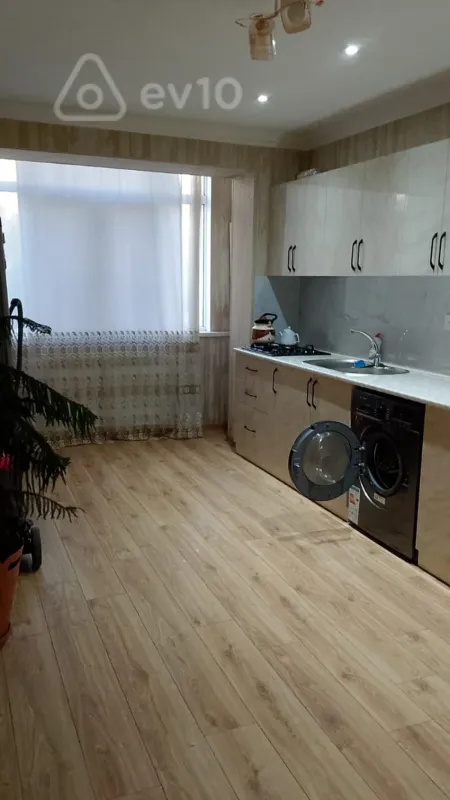 Kirayə verilir 2 otaqlı köhnə tikili 60 m²