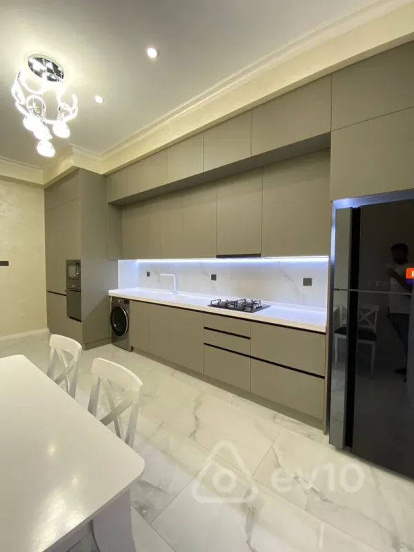 Kirayə verilir 3 otaqlı yeni tikili 115 m²