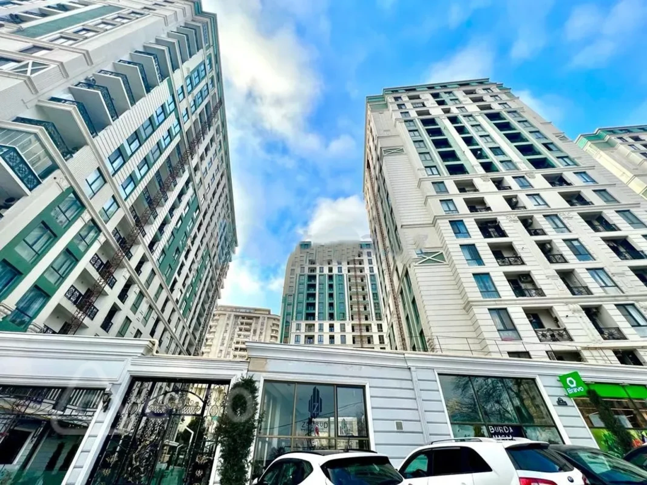 Kirayə verilir 3 otaqlı yeni tikili 115 m²