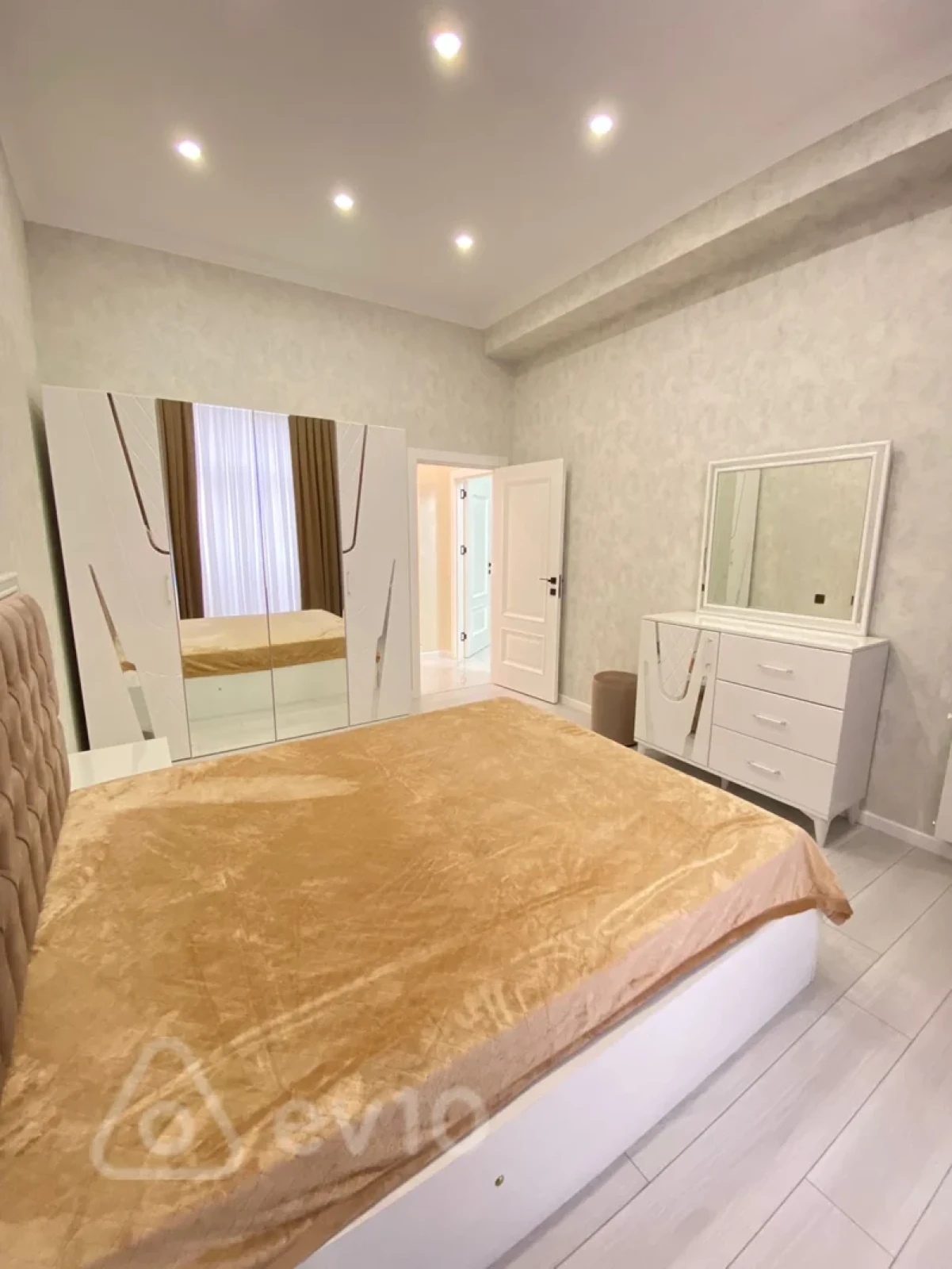 Kirayə verilir 3 otaqlı yeni tikili 115 m²