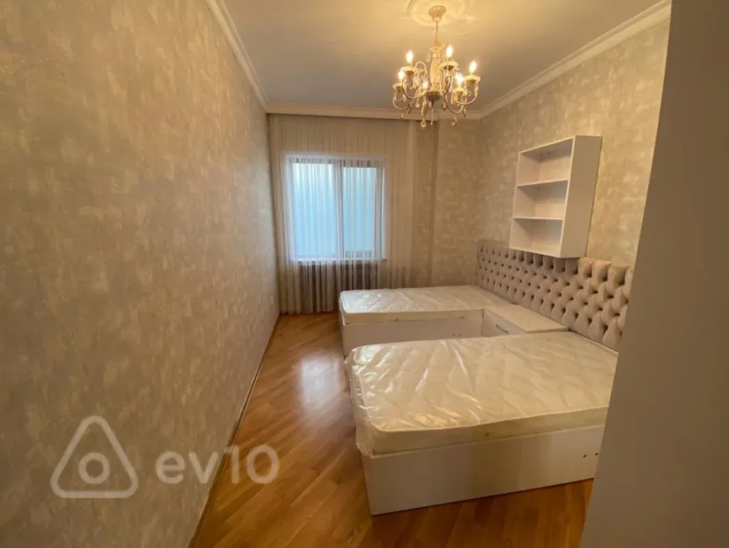 Kirayə verilir 3 otaqlı yeni tikili 161 m²