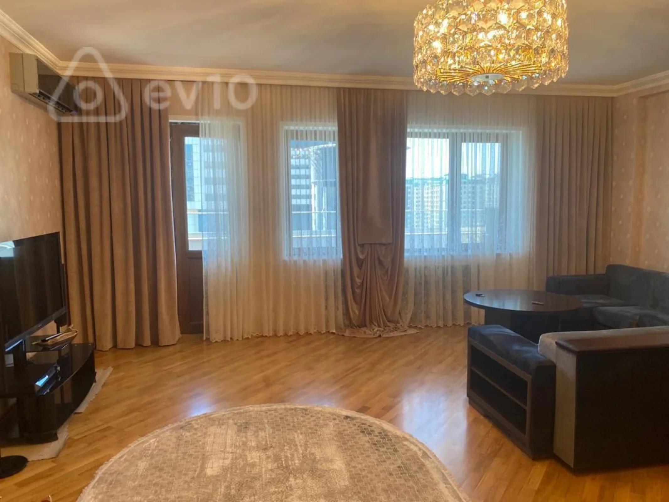 Kirayə verilir 3 otaqlı yeni tikili 161 m²