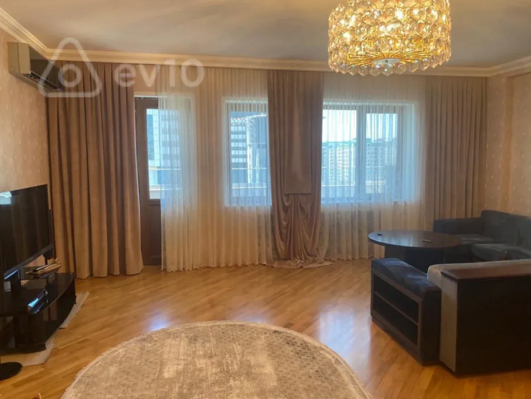 Kirayə verilir 3 otaqlı yeni tikili 161 m²