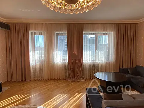 Kirayə verilir 3 otaqlı yeni tikili 161 m²