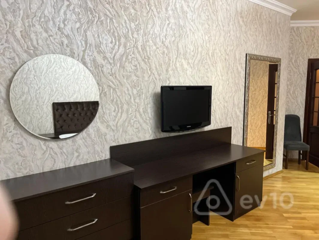 Kirayə verilir 3 otaqlı yeni tikili 161 m²