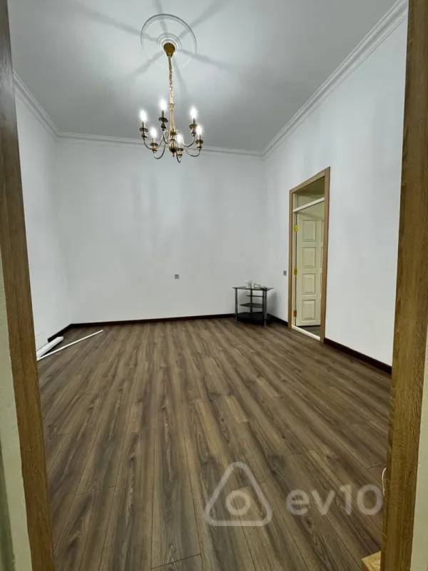Kirayə verilir 3 otaqlı ofis 105 m²