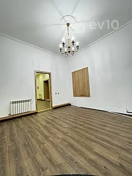 Kirayə verilir 3 otaqlı ofis 105 m²